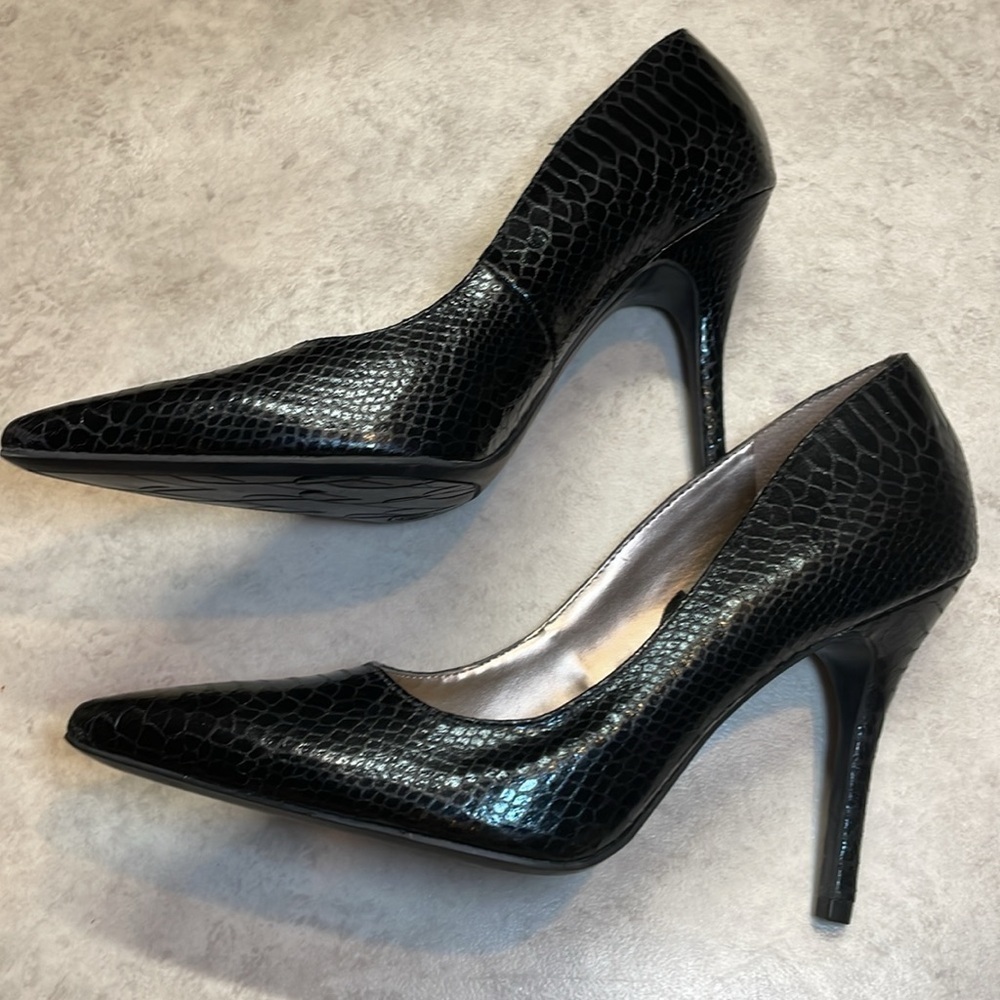 Sam & Libby women’s black reptile print heels. Size 10 - Picture 6 of 12